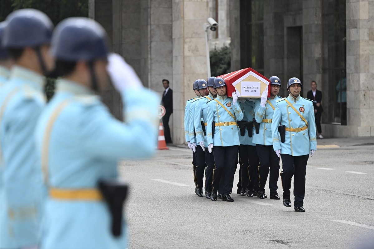 Eski Devlet Bakanı Salih Sümer için Meclis'te cenaze töreni düzenlendi. Ankara'da tedavi gördüğü...