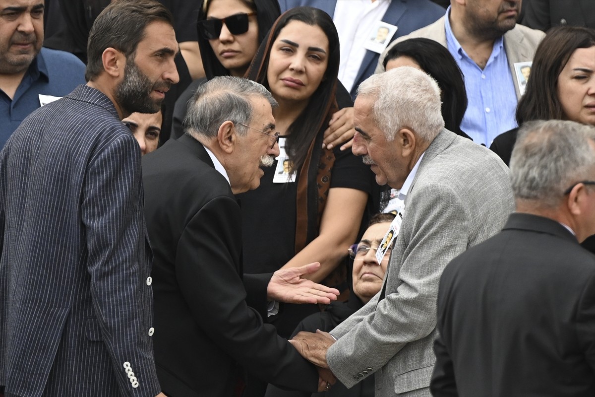 Eski Devlet Bakanı Salih Sümer için Meclis'te cenaze töreni düzenlendi. Ankara'da tedavi gördüğü...