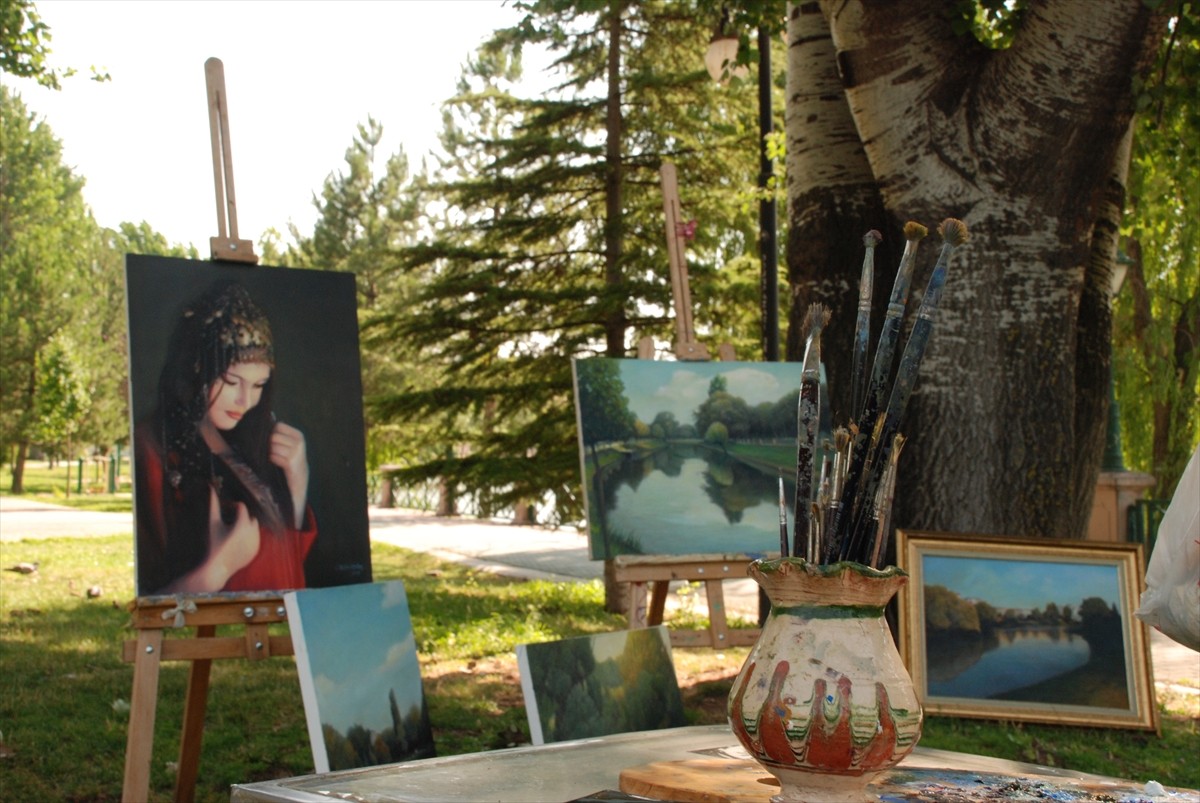 Eskişehir'de yaşayan emekli sınıf öğretmeni Metin Kaplan, çocukluğundan gelen resim tutkusunu...