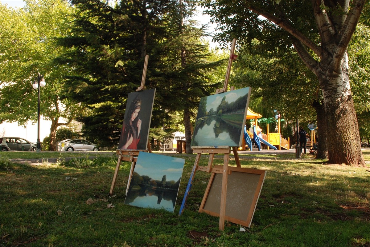 Eskişehir'de yaşayan emekli sınıf öğretmeni Metin Kaplan, çocukluğundan gelen resim tutkusunu...