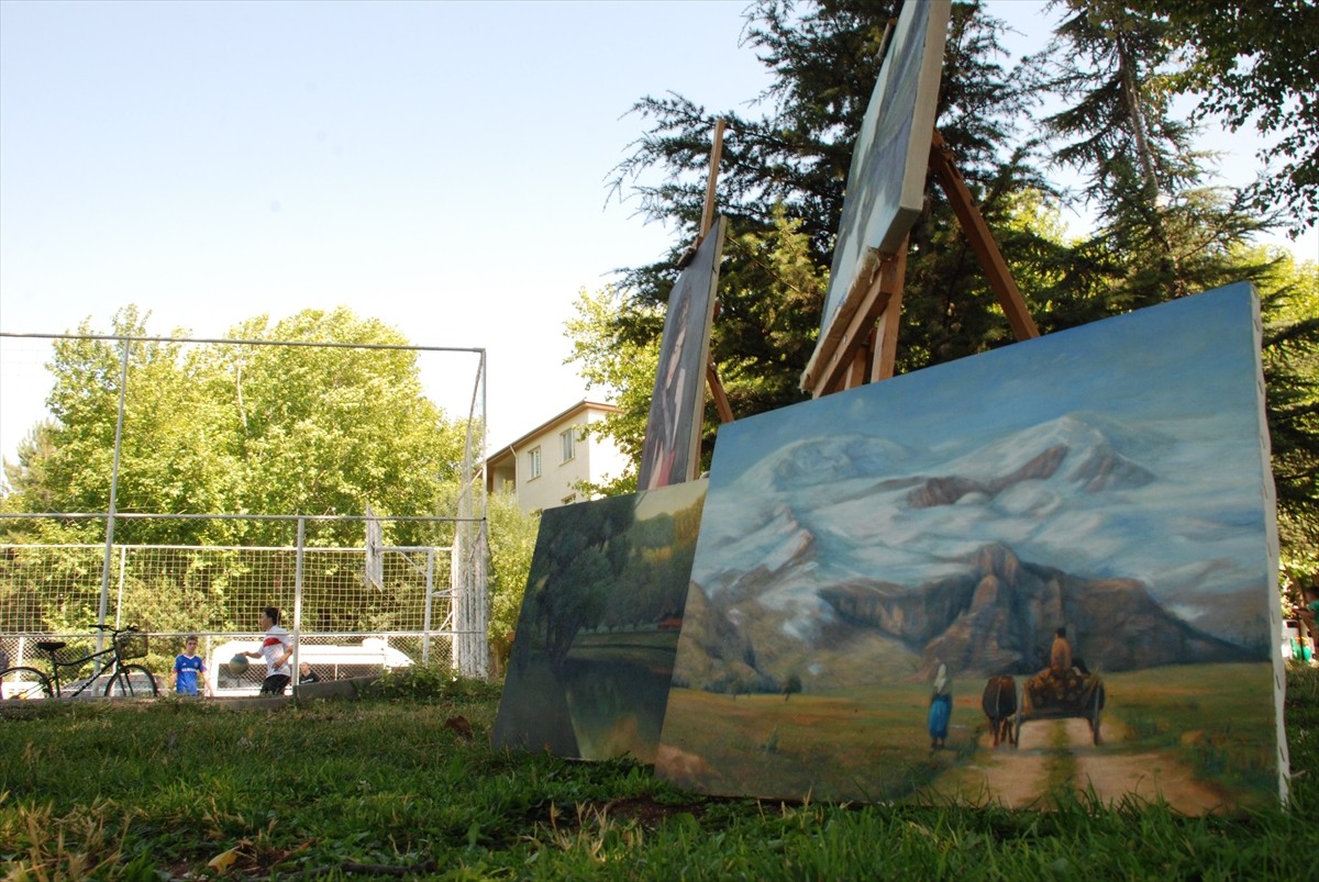 Eskişehir'de yaşayan emekli sınıf öğretmeni Metin Kaplan, çocukluğundan gelen resim tutkusunu...