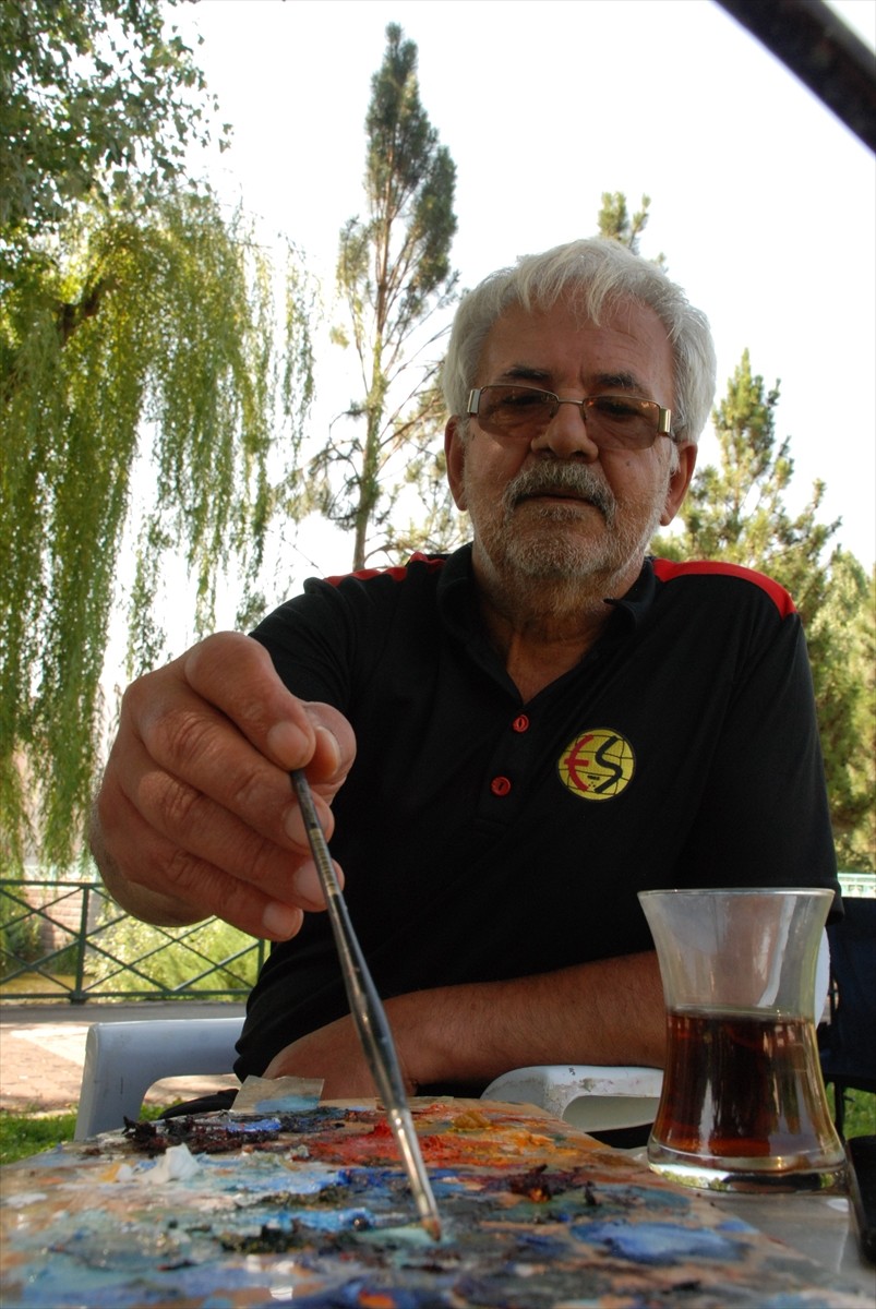 Eskişehir'de yaşayan emekli sınıf öğretmeni Metin Kaplan, çocukluğundan gelen resim tutkusunu...