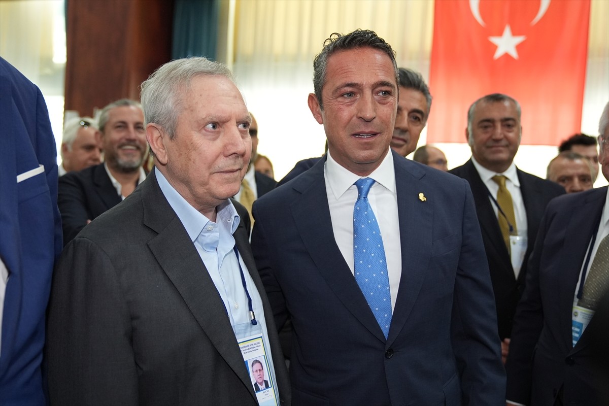 Fenerbahçe Kulübü Yüksek Divan Kurulu (YDK) toplantısı başladı. Kalamış'taki Fenerbahçe Faruk...