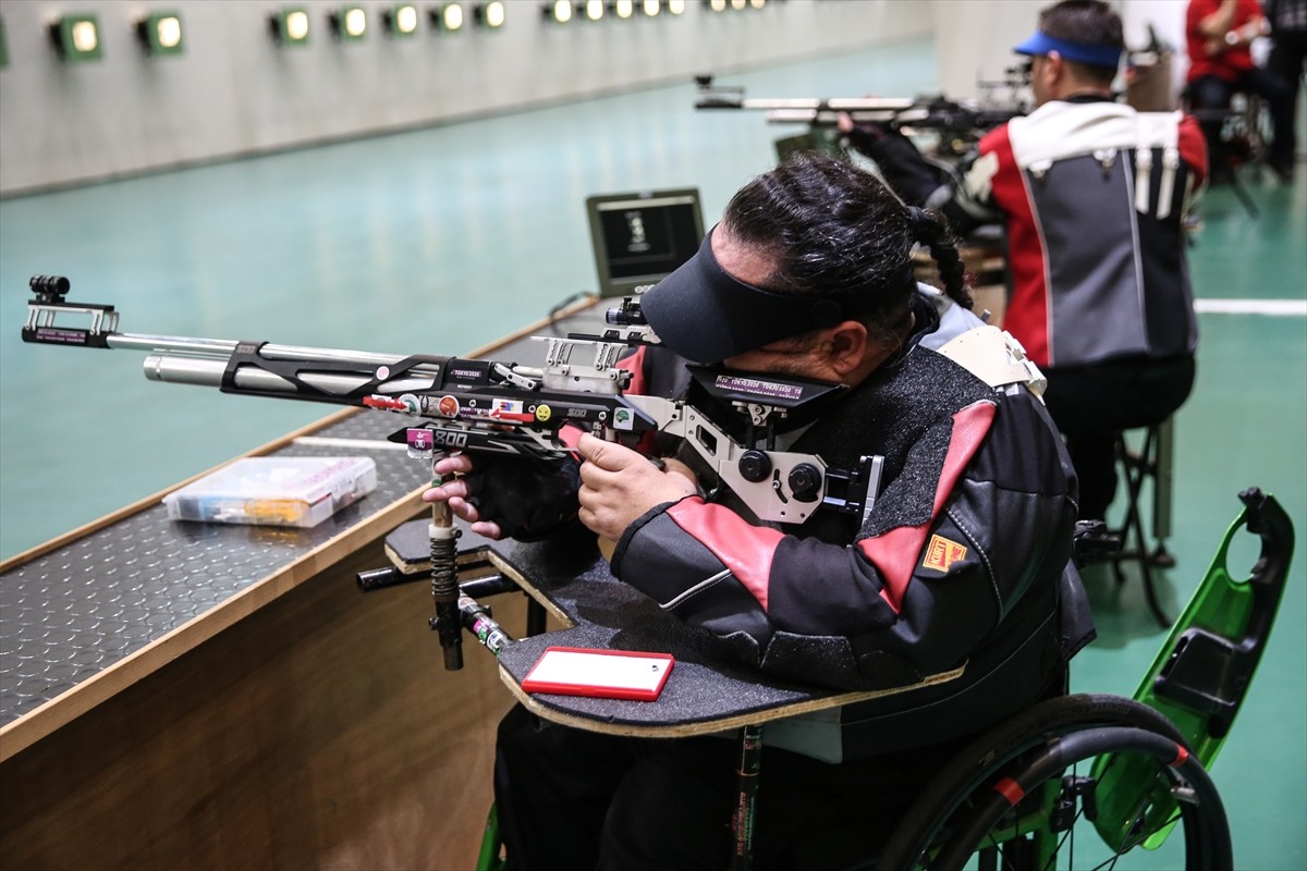 Fransa'da düzenlenecek Paris 2024 Paralimpik Oyunları'nda 8 sporcuyla mücadele edecek Para...