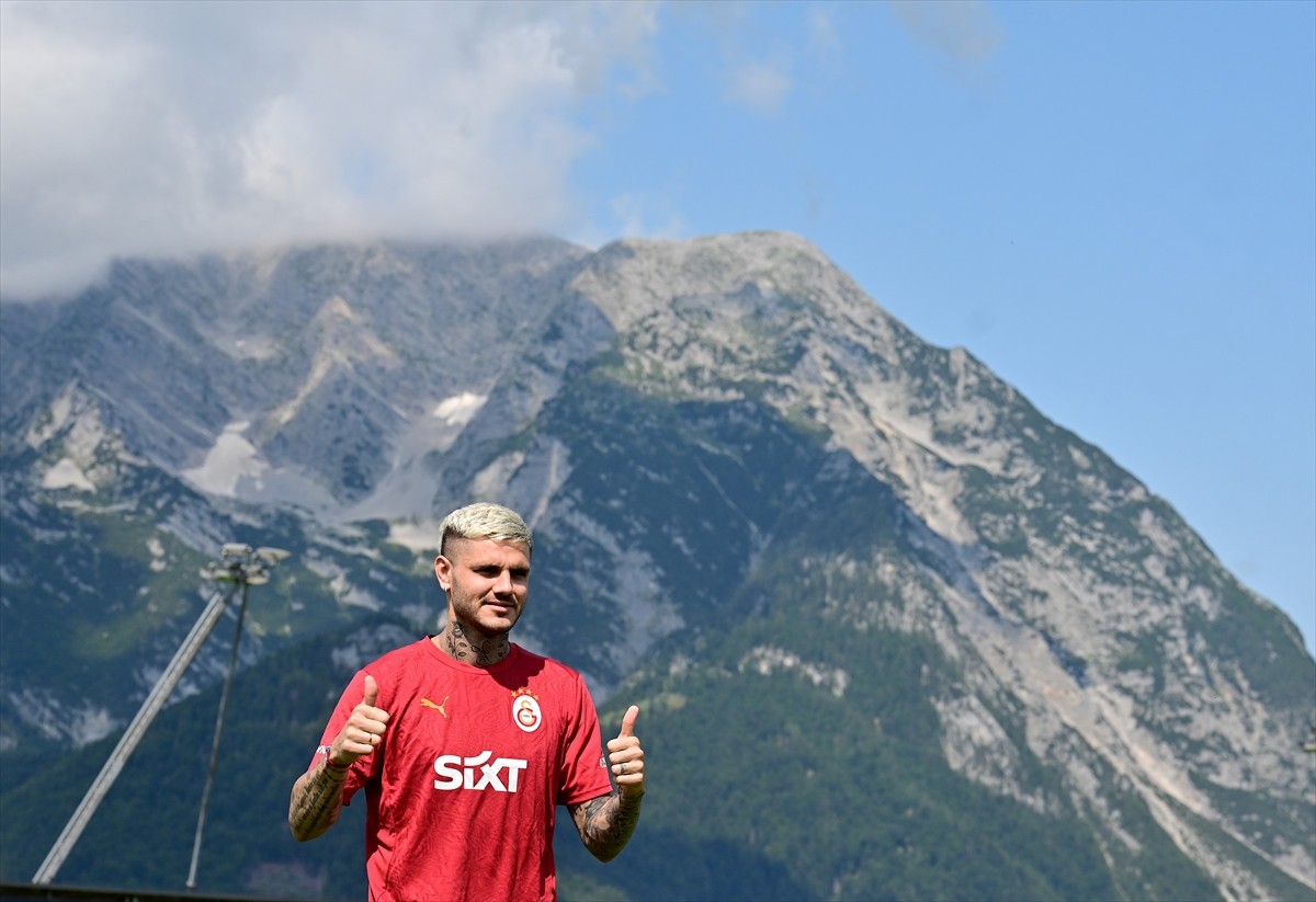 Galatasaray Futbol Takımı, yeni sezon hazırlıklarına Avusturya kampında yaptığı antrenmanla devam...