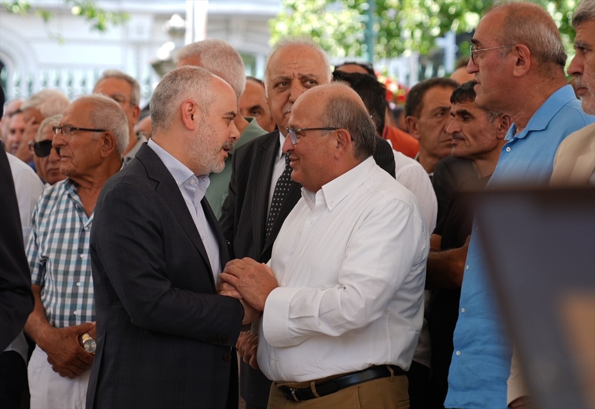 Galatasaray Kulübünün eski başkanlarından Adnan Polat'ın babası İbrahim Polat, son yolculuğuna...