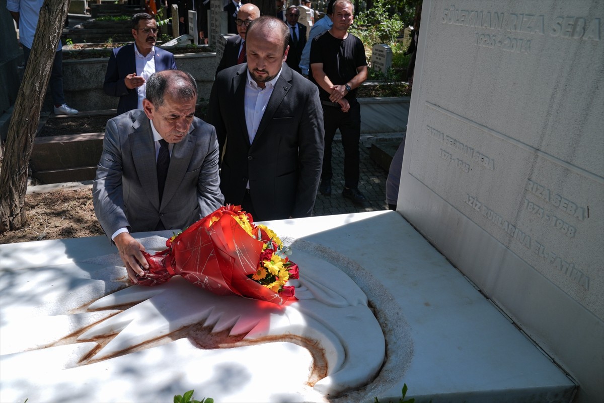 Galatasaray Spor Kulübünün kurucusu Ali Sami Yen, vefatının 73. yıl dönümünde Feriköy...