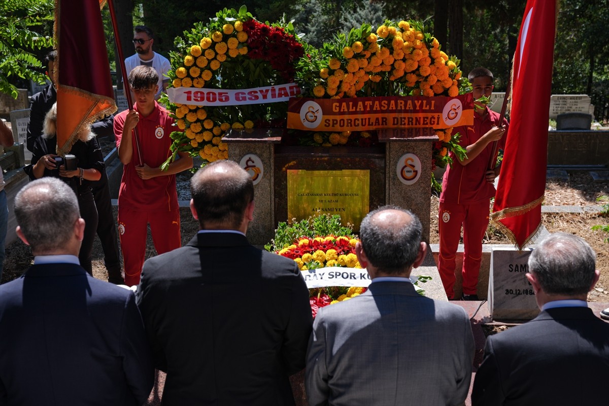 Galatasaray Spor Kulübünün kurucusu Ali Sami Yen, vefatının 73. yıl dönümünde Feriköy...