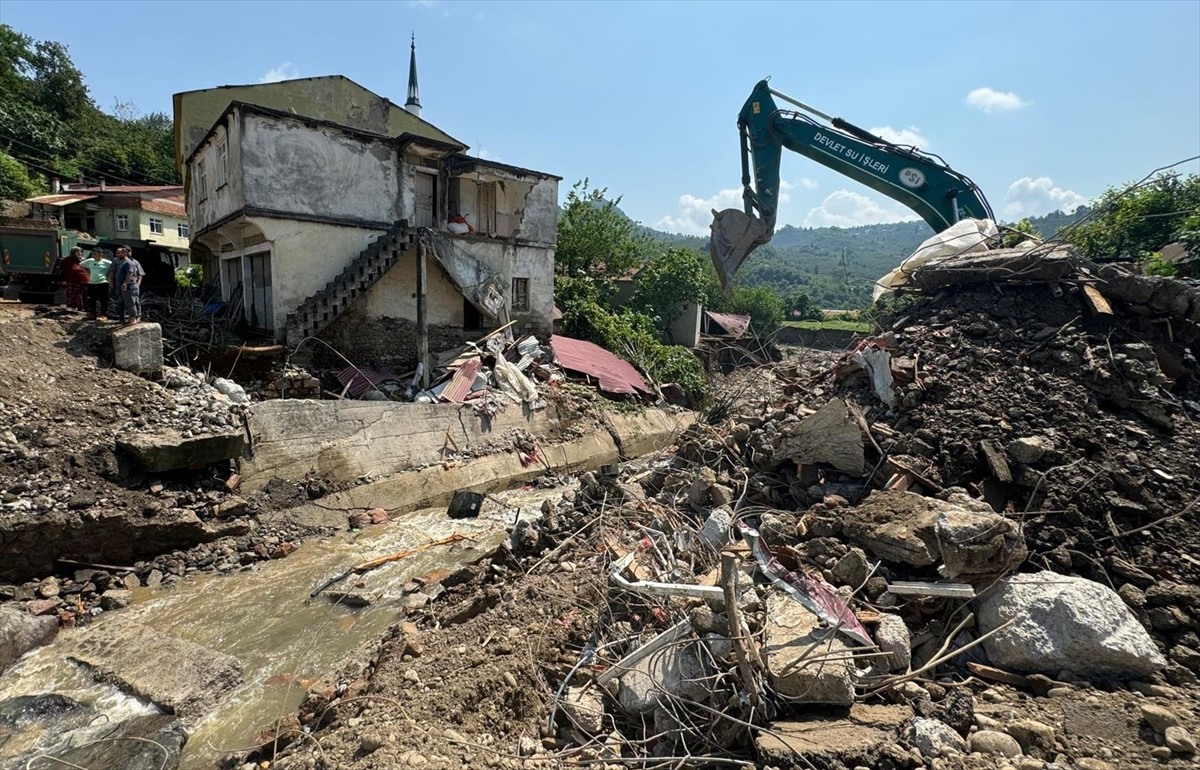 Giresun'da 19-20 Temmuz tarihlerinde meydana gelen sağanağın yol açtığı sel ve heyelanların...