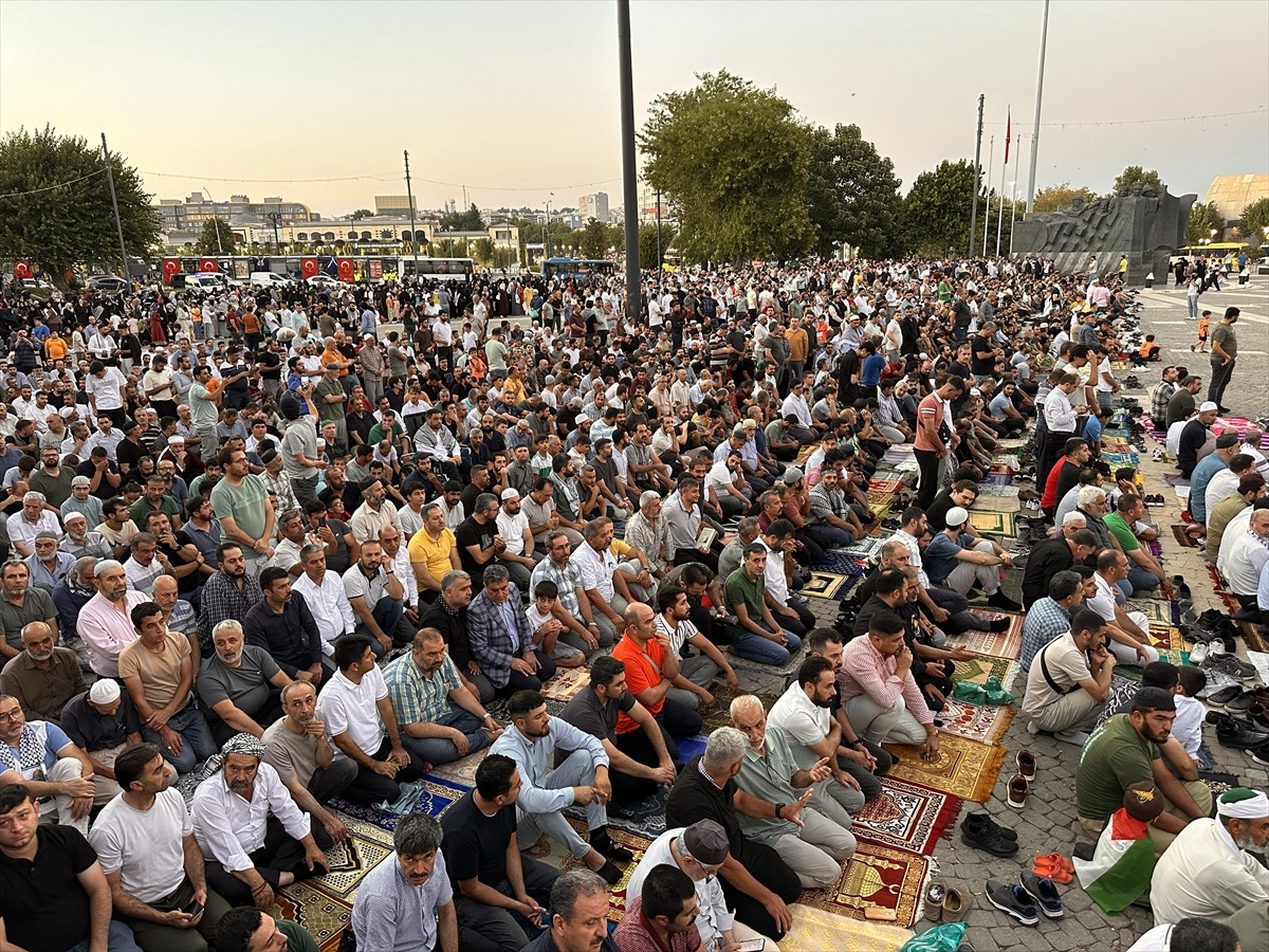 İran'ın başkenti Tahran'da suikasta uğrayan Hamas Siyasi Büro Başkanı İsmail Heniyye için...
