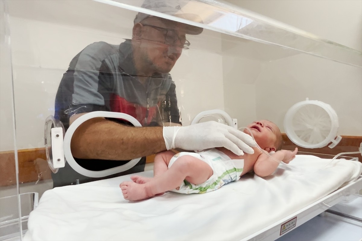 İsrail'in vurduğu Filistinli hamile kadının bebeği, sezaryen operasyonuyla hayata tutundu....