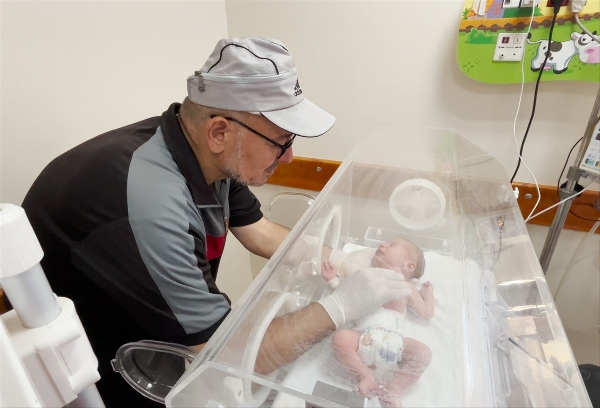 İsrail'in vurduğu Filistinli hamile kadının bebeği, sezaryen operasyonuyla hayata tutundu....