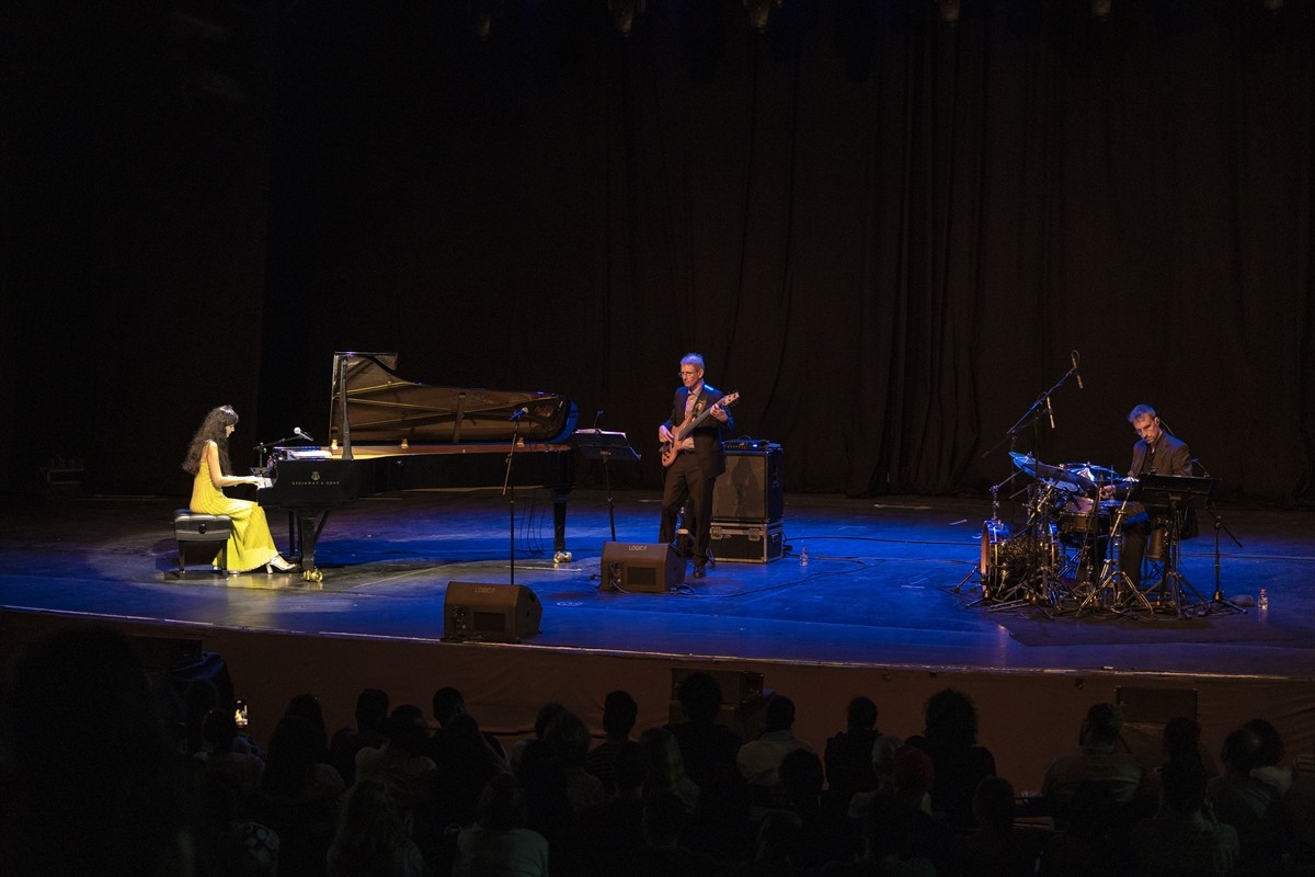 İSTANBUL (AA) - "Cazın prensesi" olarak anılan Azerbaycanlı piyanist, besteci ve şarkıcı Aziza...