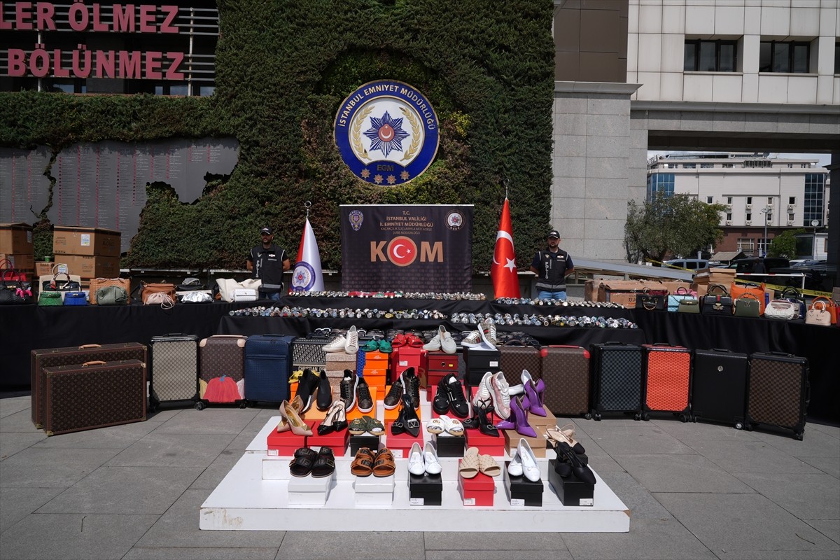 İstanbul Kaçakçılık Suçlarıyla Mücadele Şube Müdürlüğü ekiplerince düzenlenen operasyonda, yurda...