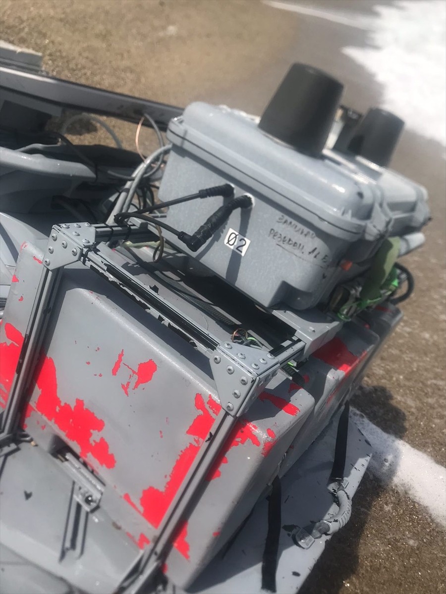 İstanbul Valiliği, Çatalca'da menşei henüz belirlenemeyen bir insansız deniz aracının bulunduğunu...