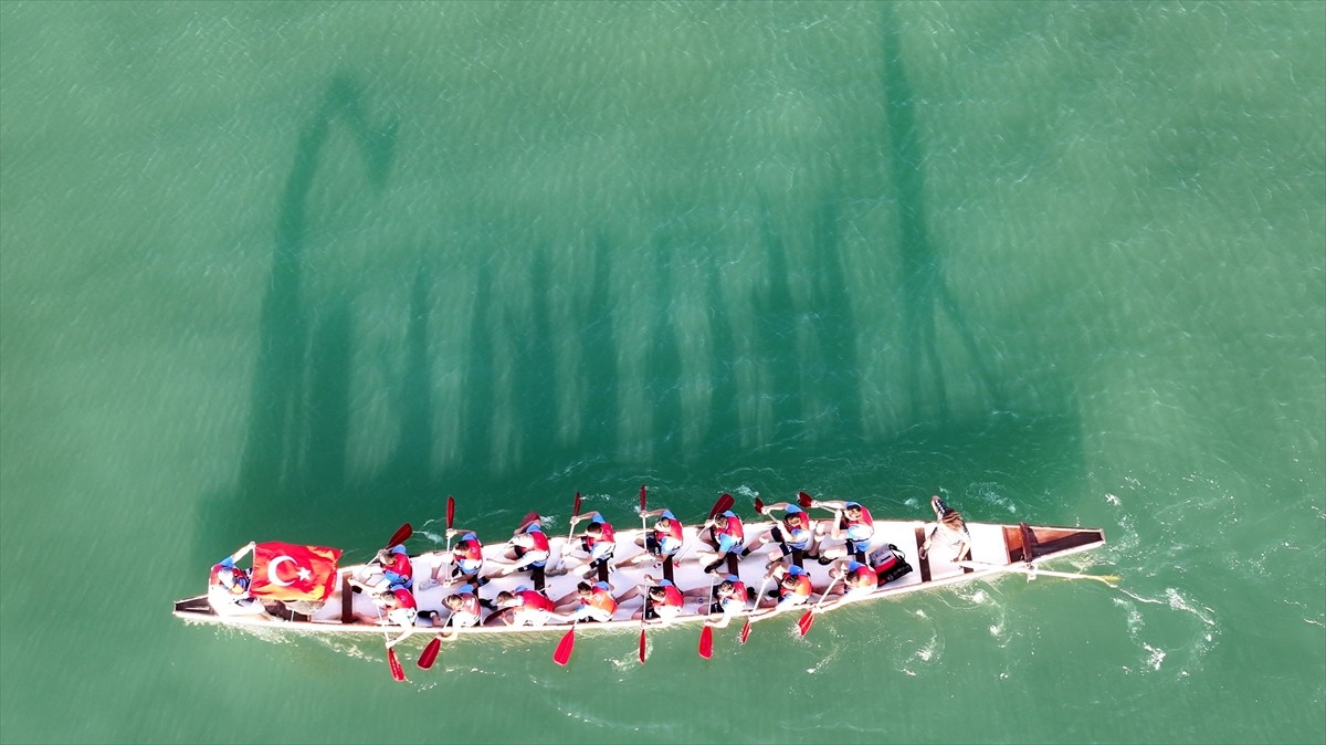 Kayseri'de Yamula Baraj Gölü'nde düzenlenen Dragon Festivali sona erdi. Kocasinan Belediyesi ve...