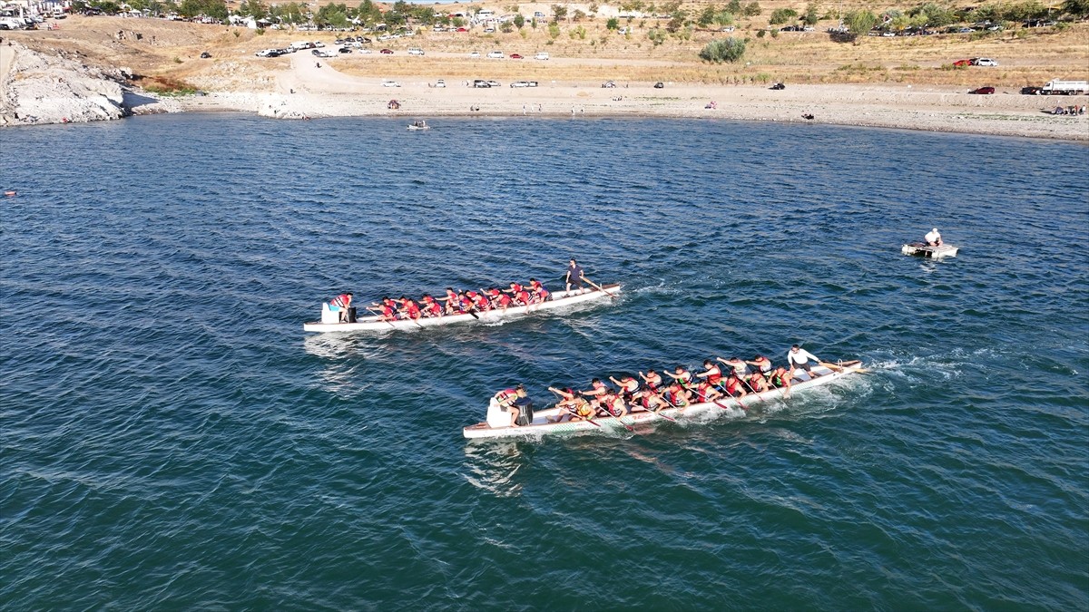 Kayseri'de Yamula Baraj Gölü'nde düzenlenen Dragon Festivali sona erdi. Kocasinan Belediyesi ve...