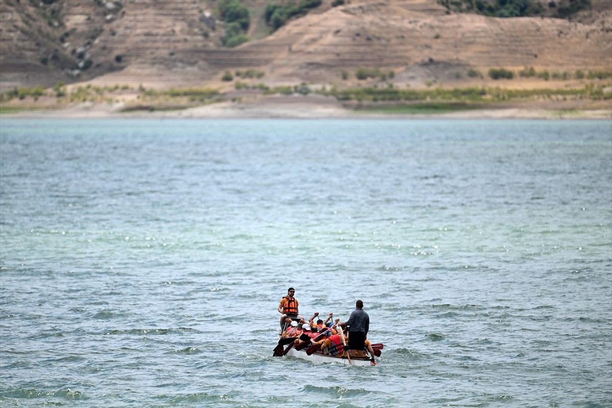 Kayseri'de Yamula Barajı gölündeki Dragon Festivali seri yarışlarla başladı. Kocasinan Belediyesi...
