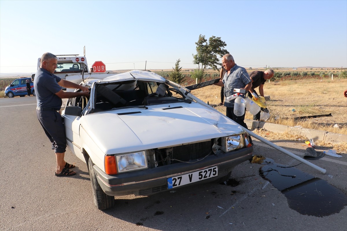 Kilis'te 2 otomobilin çarpışması sonucu 2 kişi yaralandı.