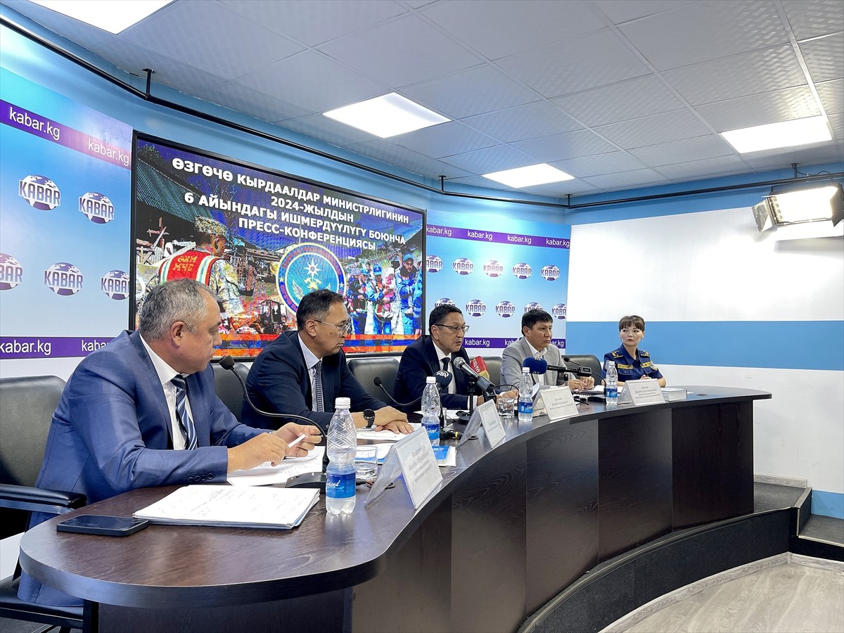 Kırgızistan'da sel nedeniyle 6 ayda 22 kişinin öldüğü ve 4 bin 551 evin hasar gördüğü bildirildi....