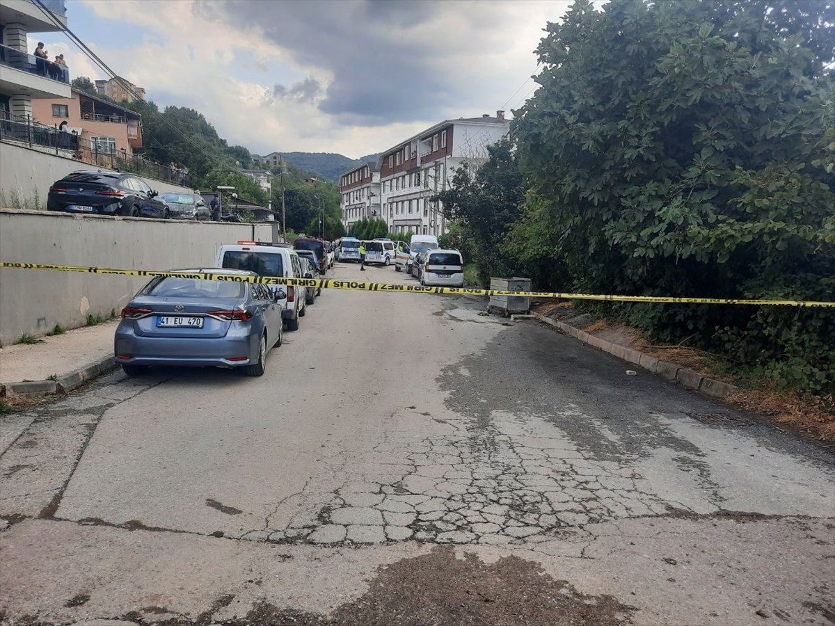 Kocaeli'nin Gölcük ilçesinde eski eşi tarafından tabancayla vurulan kadın hayatını kaybetti. Polis...