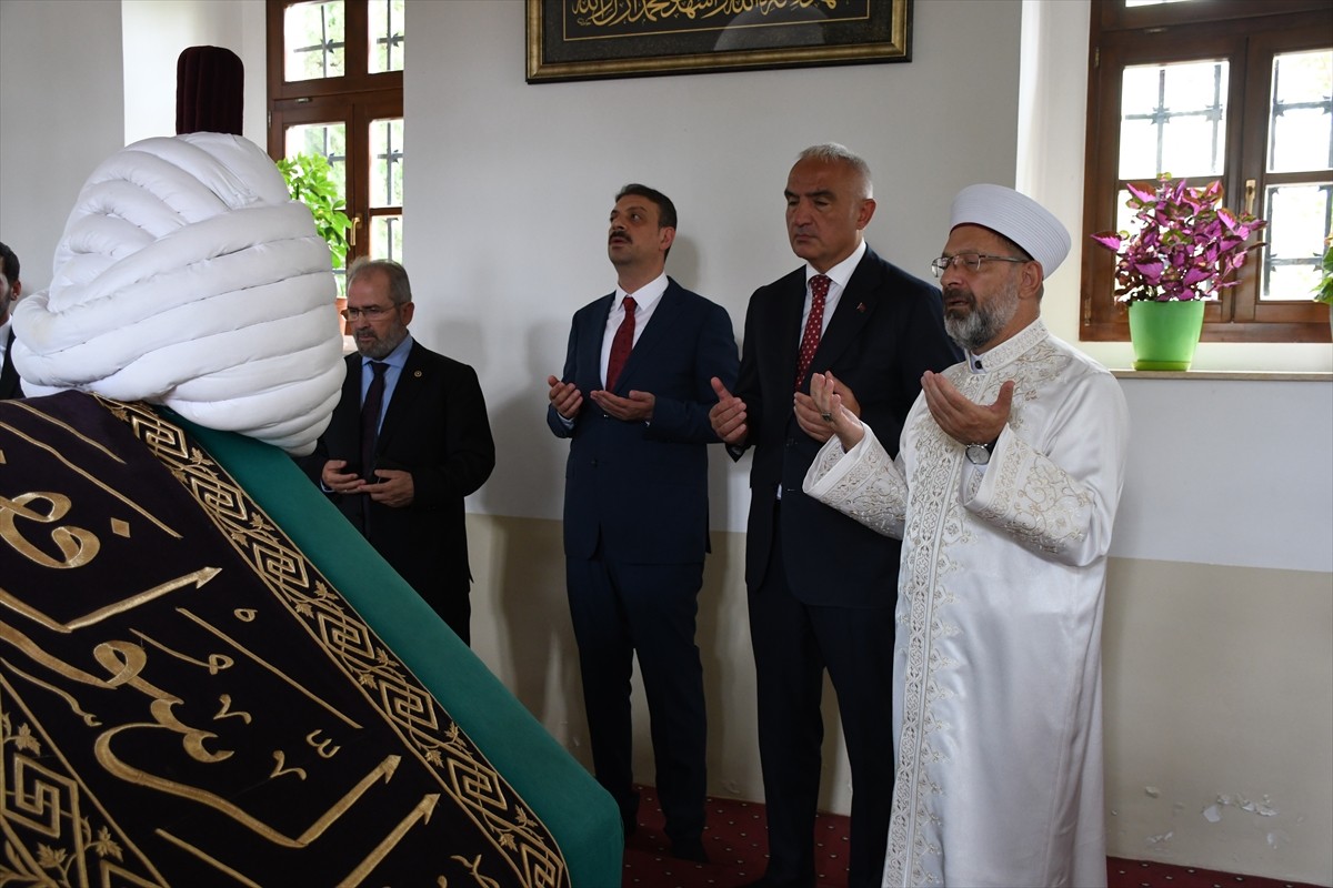 Kültür ve Turizm Bakanı Mehmet Nuri Ersoy (sağda), Kosova'ya günübirlik ziyareti kapsamında...