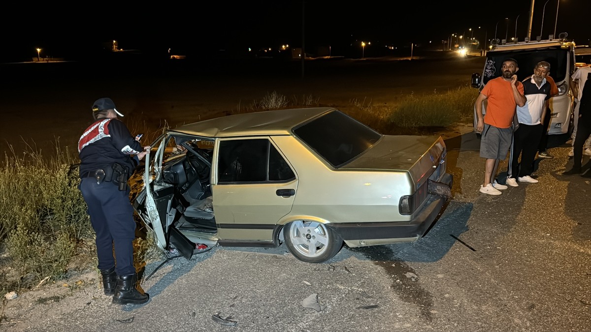 Kütahya'da dört aracın karıştığı zincirleme trafik kazasında 1 kişi öldü, 8 kişi...