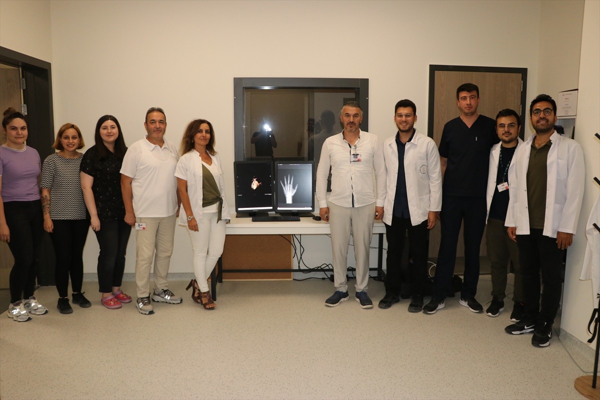 Kütahya'da sadece sol el röntgeninden çocuk ve erişkinlerde kemik yaşı ve cinsiyet belirleyen...