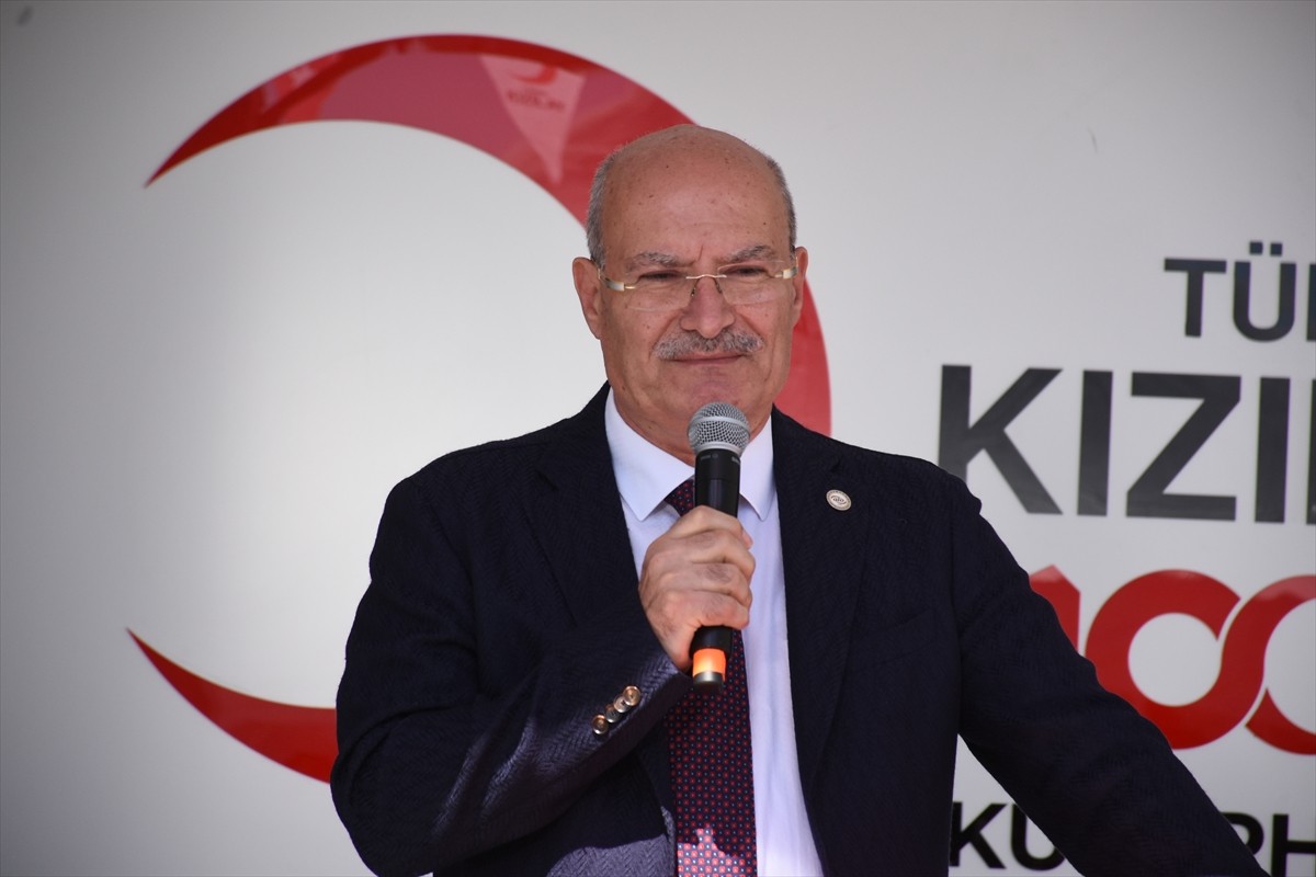 Malatya'da depremzedelerin yaşadığı konteyner kentte, Türk Kızılay ve Ankara Ticaret Odası...