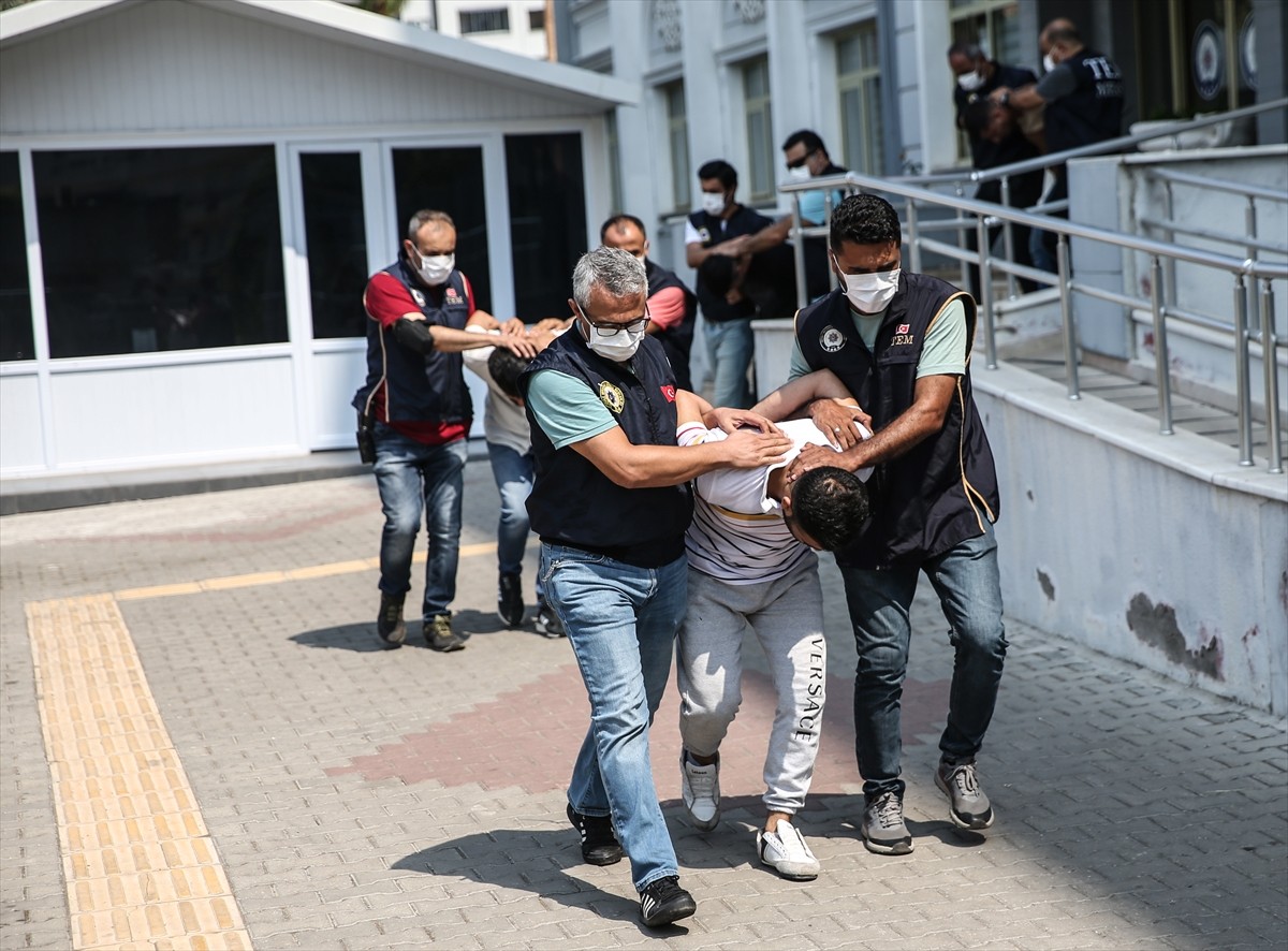 Mersin'de terör örgütü elebaşı lehine slogan atılmasıyla ilgili soruşturmada 10 şüphelinin...
