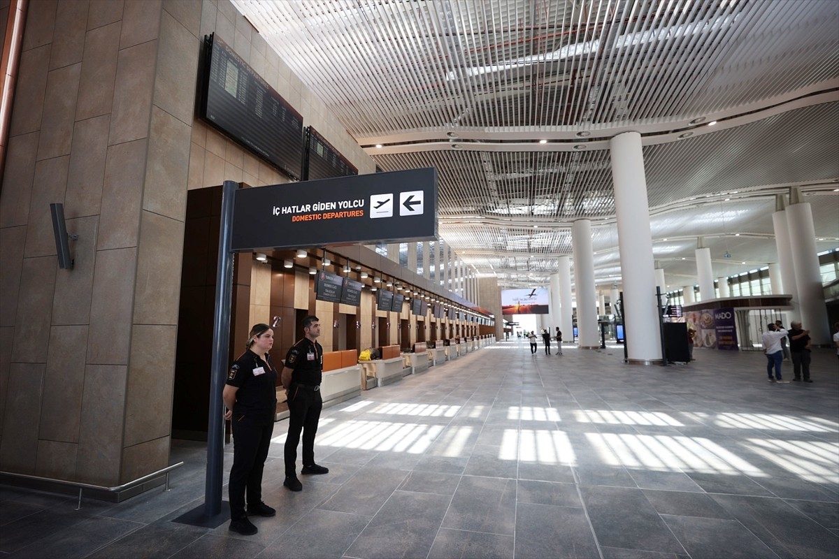 Mersin'de yapılan Çukurova Uluslararası Havalimanı'nın resmi açılışının, 10 Ağustos'ta...