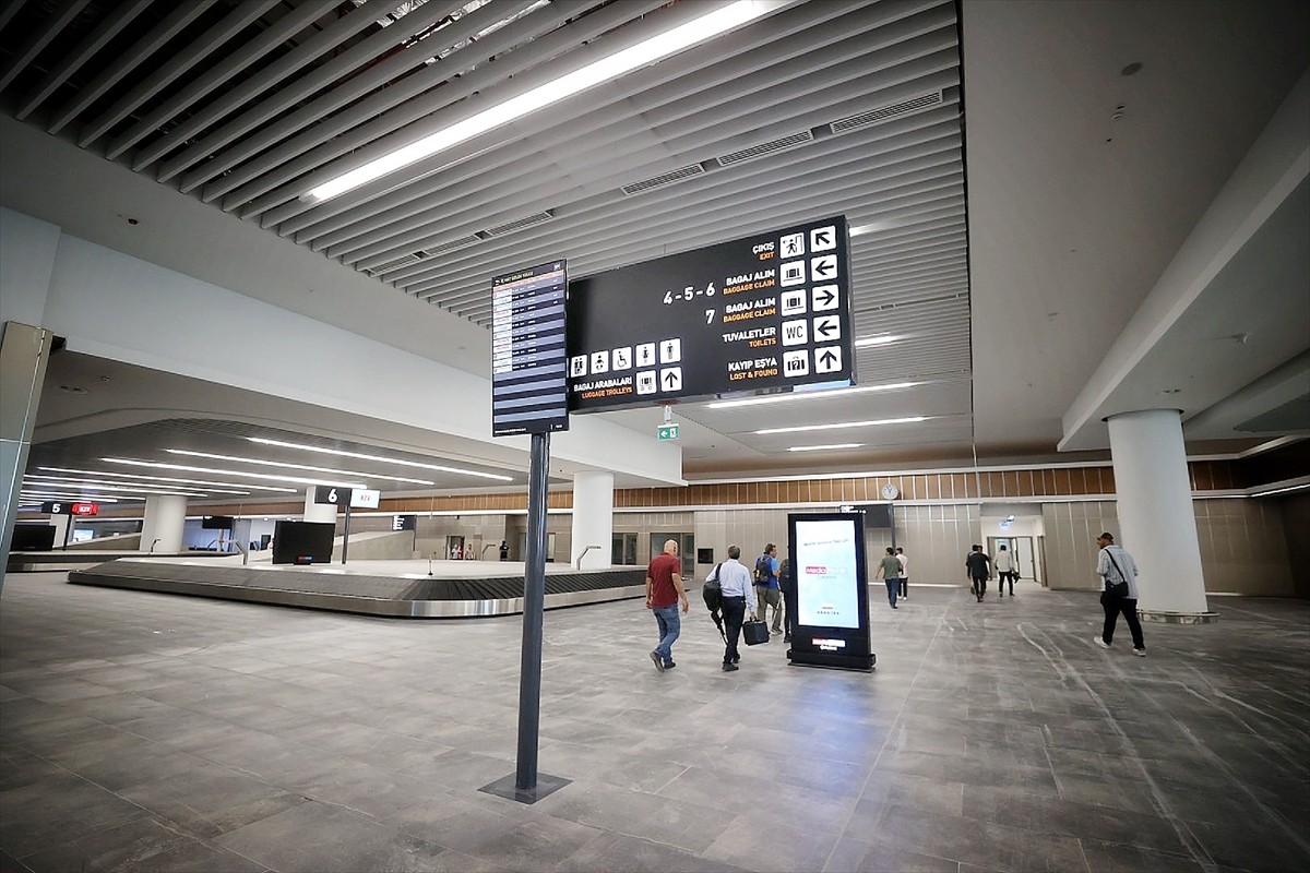 Mersin'de yapılan Çukurova Uluslararası Havalimanı'nın resmi açılışının, 10 Ağustos'ta...