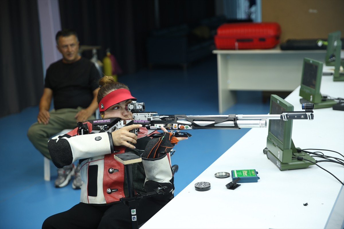 Milli paralimpik atıcı Çağla Baş, Paris 2024 Paralimpik Oyunları'ndan madalyayla dönmeyi...