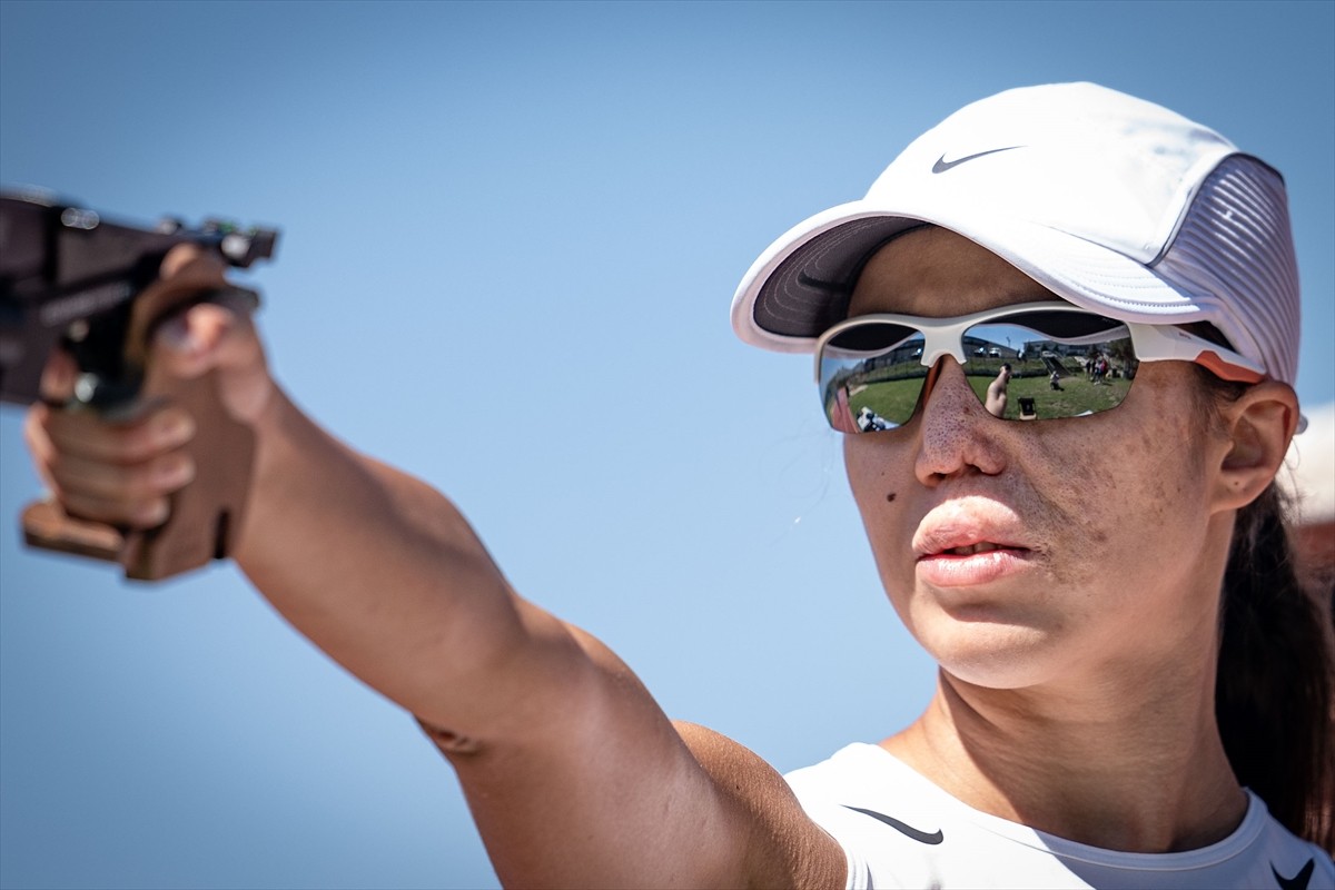 Modern pentatlon branşında olimpiyatlarda Türkiye'yi ilk kez Rio 2016'da temsil etmeyi başaran...