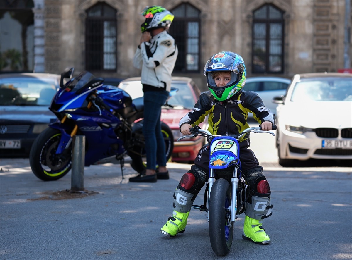 Motosiklet üzerinde henüz 5 yaşında 2 kupa ve bir madalya kazanan Atlas Pars Pehlivan, milli...