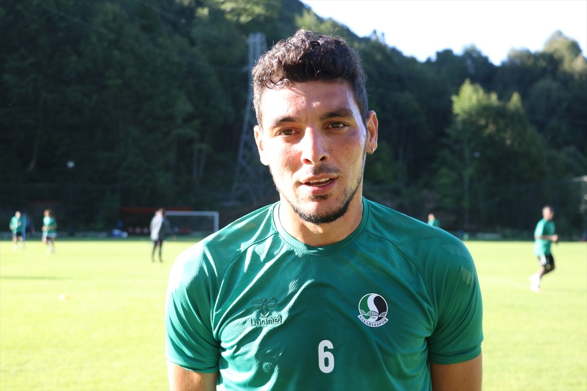 Sakaryaspor'un yeni transferlerinden Max Gradel, yeşil-siyahlı takımın 18 sezondur süren Süper Lig...