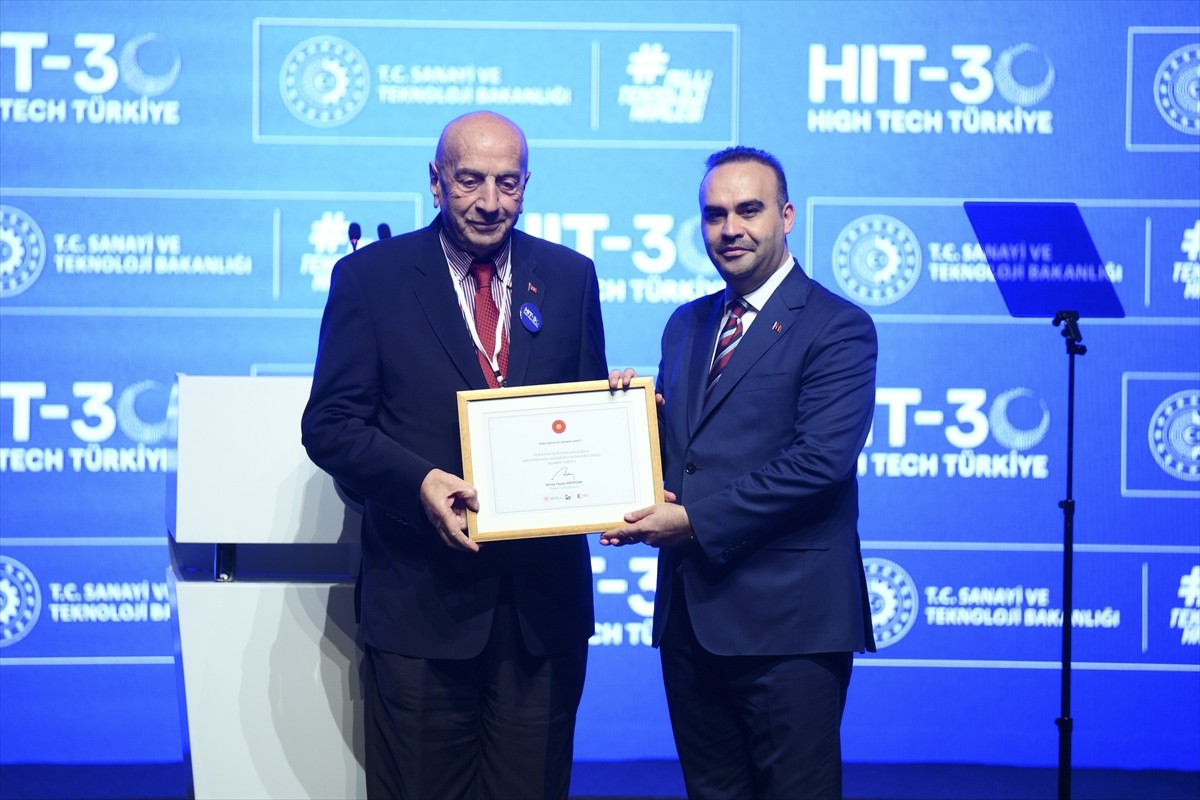 Sanayi ve Teknoloji Bakanı Mehmet Fatih Kacır, Atatürk Kültür Merkezi'nde 'HIT-30 Yüksek Teknoloji...