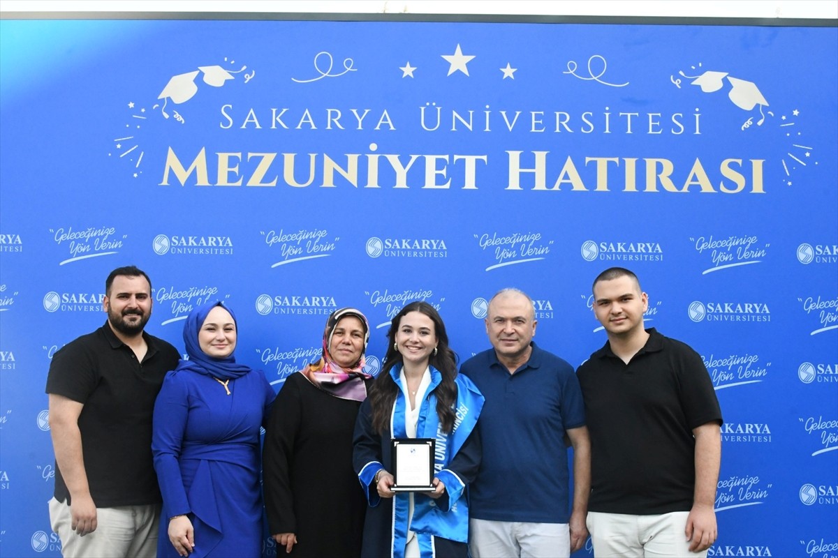 Sinop'ta meslek lisesinden mezun olan Gamze Uygun, azimle çalışıp kazandığı Sakarya Üniversitesi...