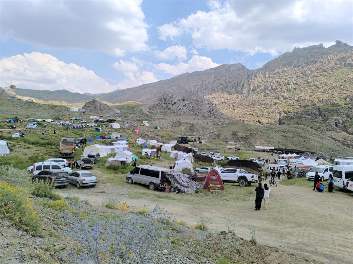 Şırnak'ın Beytüşşebap ilçesinde düzenlenen "Geleneksel Kuzu Kırpma Kültür ve Yayla Festivali"...