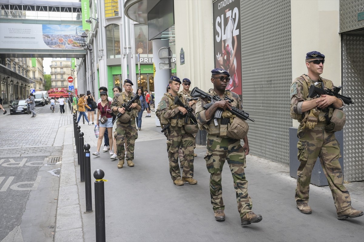 Tarihteki 33. olimpiyatlara ev sahipliği yapacak Fransa'nın başkenti Paris'te hazırlıklar son...