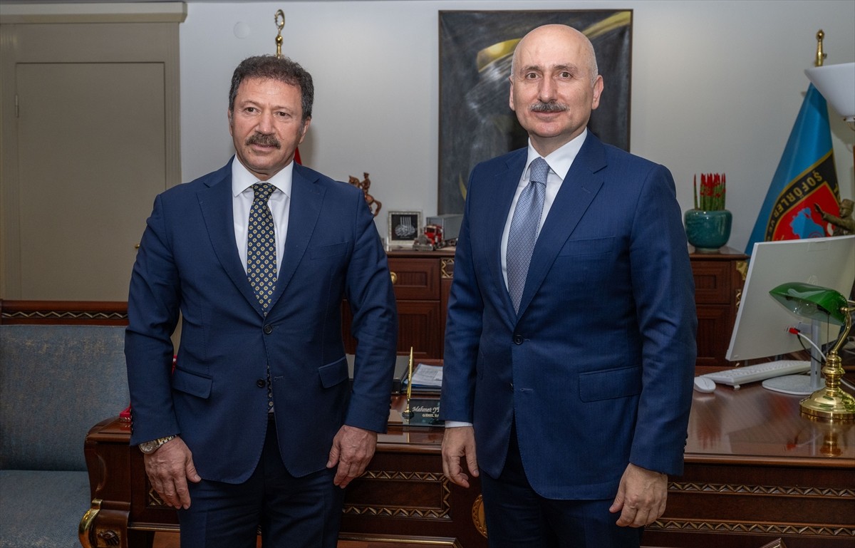 TBMM Bayındırlık, İmar, Ulaştırma ve Turizm Komisyonu Başkanı Adil Karaismailoğlu (sol 2)...