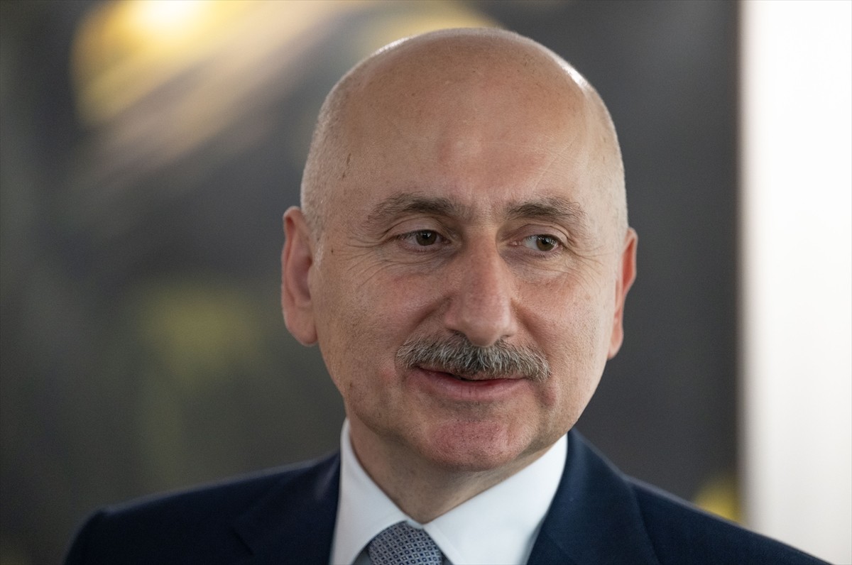 TBMM Bayındırlık, İmar, Ulaştırma ve Turizm Komisyonu Başkanı Adil Karaismailoğlu (sol 2)...