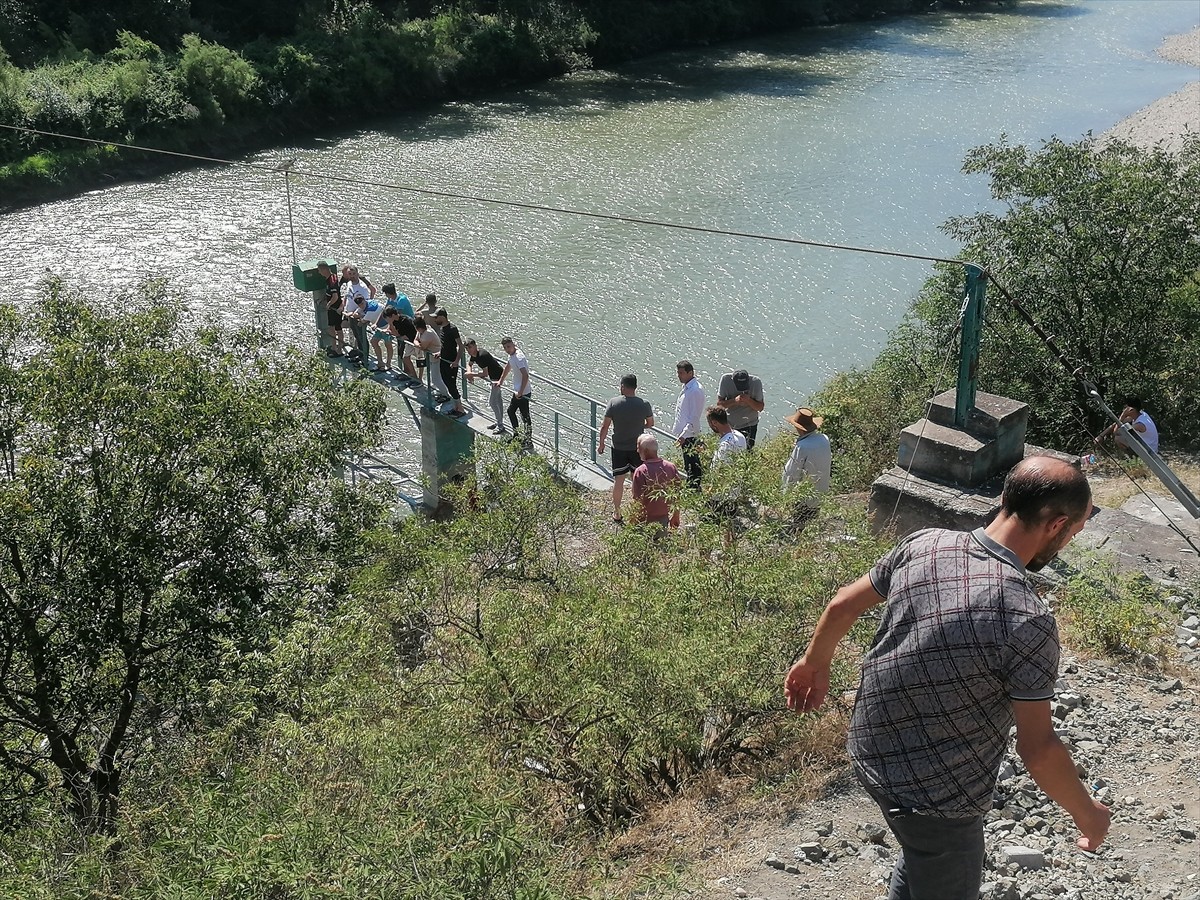 Tokat'ın Erbaa ilçesinde serinlemek için Yeşilırmak nehrine giren genç boğuldu. Tokat'tan gelen...