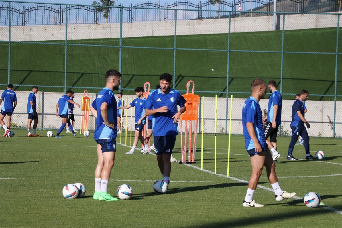 Trendyol 1. Lig ekiplerinden Erzurumspor FK, ikinci etap hazırlıklarını Erzurum'da sürdürüyor....