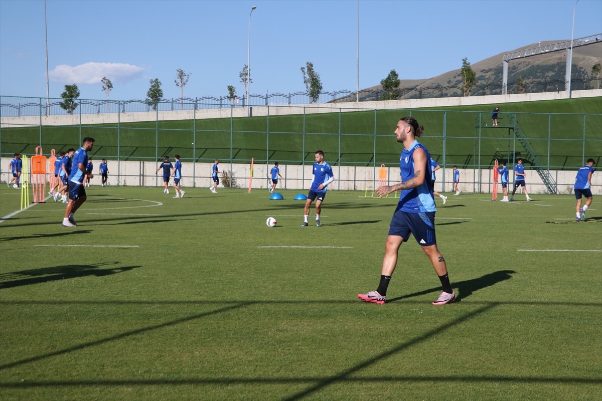 Trendyol 1. Lig ekiplerinden Erzurumspor FK, ikinci etap hazırlıklarını Erzurum'da sürdürüyor....