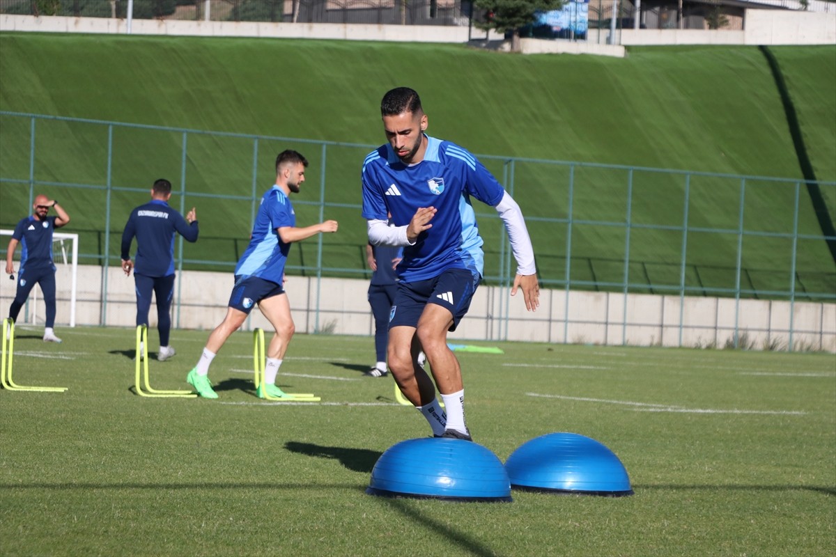 Trendyol 1. Lig ekiplerinden Erzurumspor FK, ikinci etap hazırlıklarını Erzurum'da sürdürüyor....