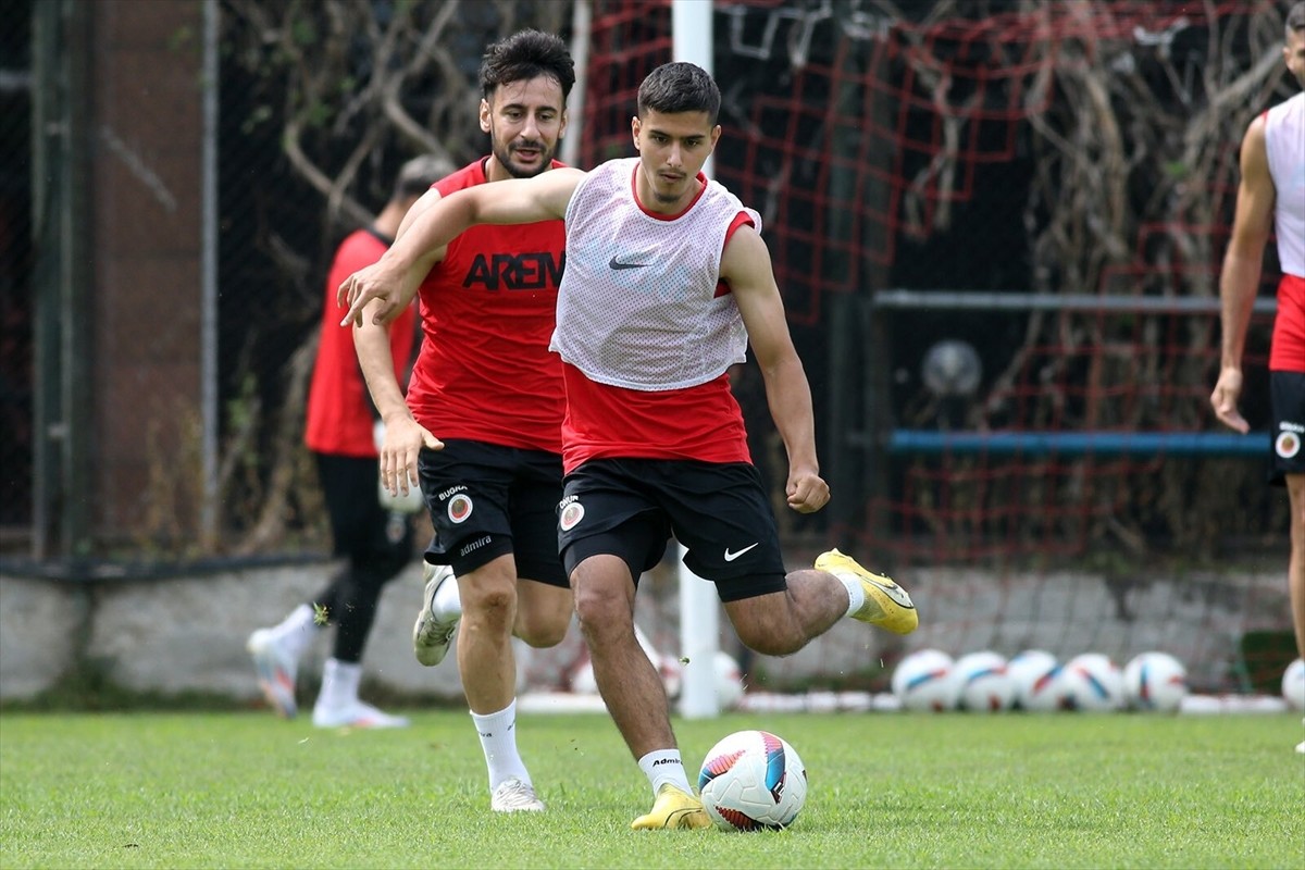 Trendyol 1. Lig ekiplerinden Gençlerbirliği, 2024-2025 sezonu hazırlıklarına Beştepe İlhan Cavcav...