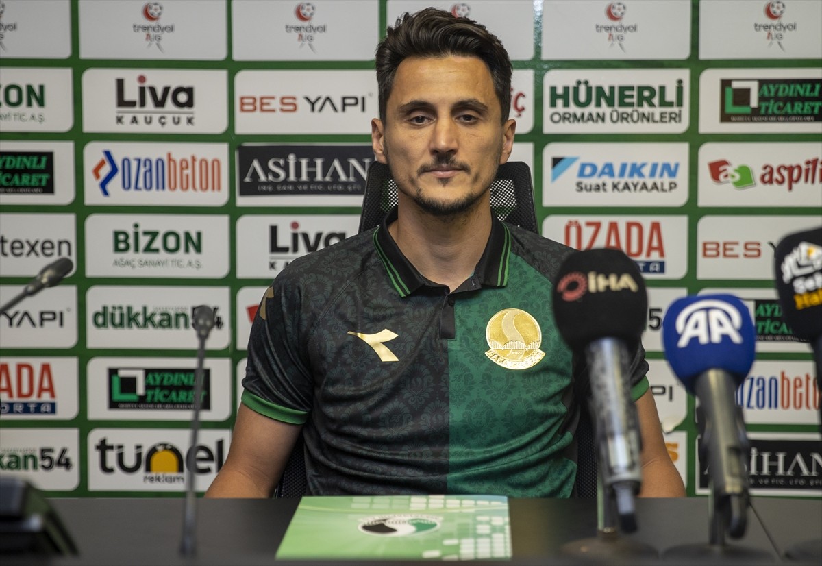 Trendyol 1. Lig ekiplerinden Sakaryaspor, eski futbolcusu Mustafa Pektemek'i 1+1 yıllığına...