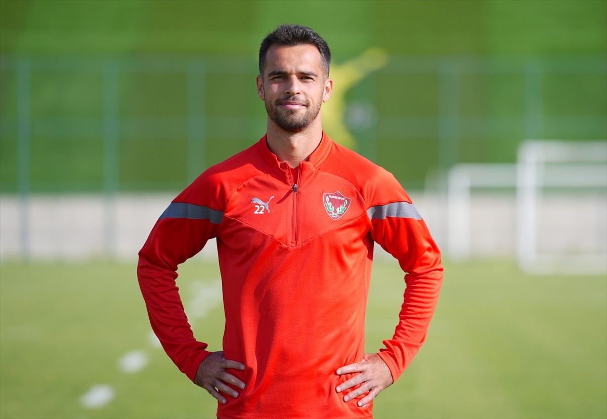 Trendyol Süper Lig ekiplerinden Atakaş Hatayspor'un 27 yaşındaki futbolcusu Kerim Alıcı, yeni...