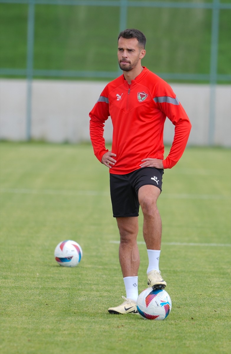 Trendyol Süper Lig ekiplerinden Atakaş Hatayspor'un 27 yaşındaki futbolcusu Kerim Alıcı, yeni...